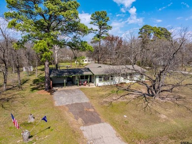 Sitting on 1.65 acres, inside the city limits, this incredibly - photo 2