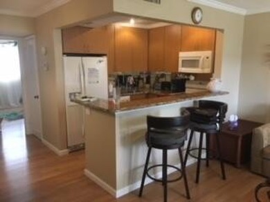 Beautifully remodeled 1 bedroom, 1 bath unit located in the - photo 3