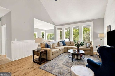Spectacular sunsets on this breathtaking lakefront escape! This - photo 4