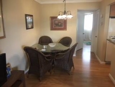 Beautifully remodeled 1 bedroom, 1 bath unit located in the - photo 4