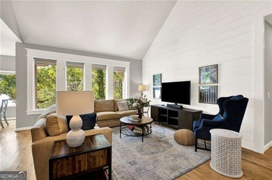 Spectacular sunsets on this breathtaking lakefront escape! This - photo 5
