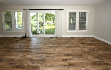 Freshly painted, immaculate 1st floor ranch unit (NO stairs) on - photo 7