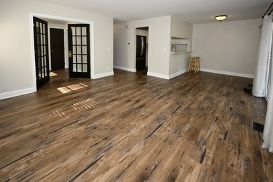 Freshly painted, immaculate 1st floor ranch unit (NO stairs) on - photo 8