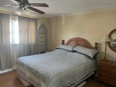 Beautifully remodeled 1 bedroom, 1 bath unit located in the - photo 9