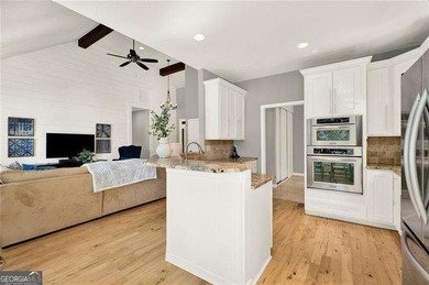 Spectacular sunsets on this breathtaking lakefront escape! This - photo 10