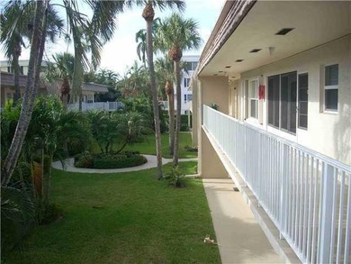 Beautifully remodeled 1 bedroom, 1 bath unit located in the - photo 10