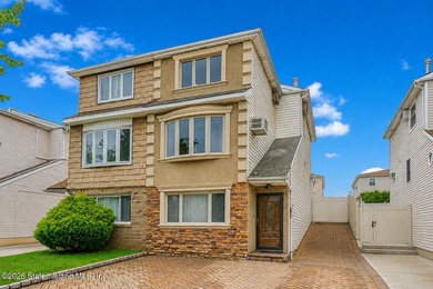 Welcome to 190 Sandalwood Drive in Great Kills. This - photo 2