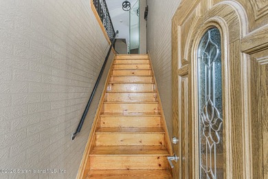 Welcome to 190 Sandalwood Drive in Great Kills. This - photo 7