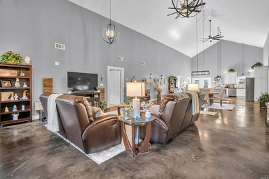 This Arkansas River Valley retreat is situated on 4.59 private - photo 9