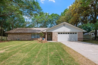 Completely Renovated 4BR/2.5BA on 3/4 Acre -- New Roof, HVAC - photo 4