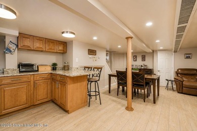 Amazing opportunity to buy this legal two family located near to - photo 4
