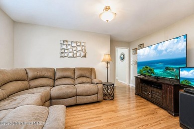 Amazing opportunity to buy this legal two family located near to - photo 9