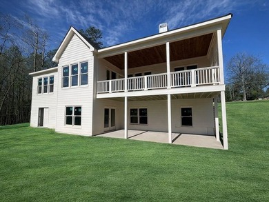 Welcome to this custom-built Modern Farmhouse, perfectly - photo 12