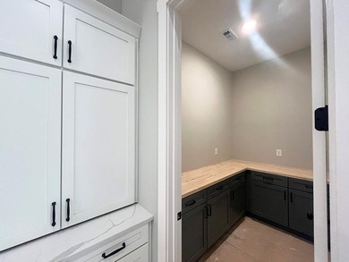 Welcome to this custom-built Modern Farmhouse, perfectly - photo 18
