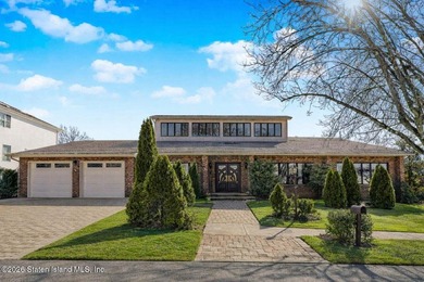 They don't make homes like this anymore. This sprawling - photo 1