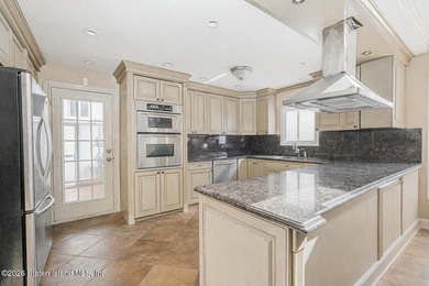 They don't make homes like this anymore. This sprawling - photo 10