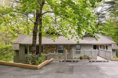 Beautifully maintained end-unit villa offering two bedrooms and - photo 8