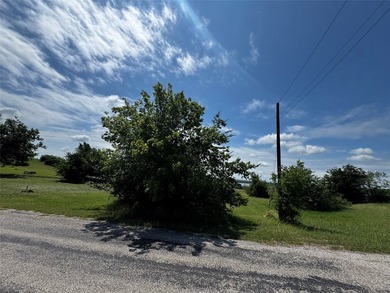Escape the hustle and discover the charm of Runaway Bay! This - photo 2