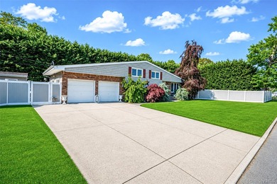 Beautifully maintained and thoughtfully updated, this spacious 4 - photo 3