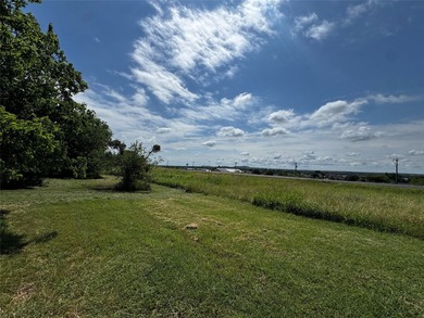 Escape the hustle and discover the charm of Runaway Bay! This - photo 3