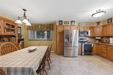 Beautifully maintained and thoughtfully updated, this spacious 4 - photo 7