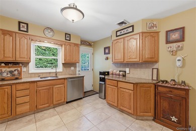 Beautifully maintained and thoughtfully updated, this spacious 4 - photo 9