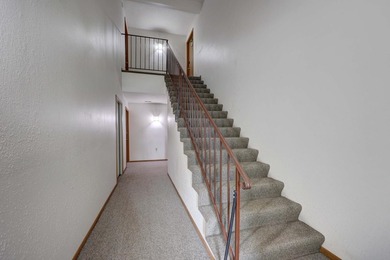 Enjoy the ease of one level living in this well maintained 2 - photo 2