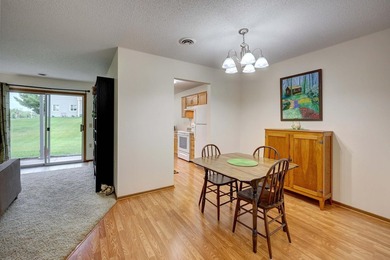 Enjoy the ease of one level living in this well maintained 2 - photo 4