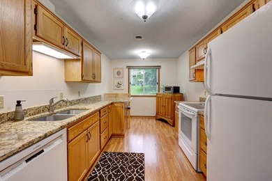Enjoy the ease of one level living in this well maintained 2 - photo 5