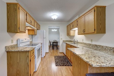 Enjoy the ease of one level living in this well maintained 2 - photo 6