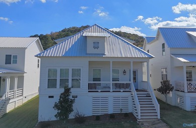 Lake Home For Sale in Guntersville, Alabama