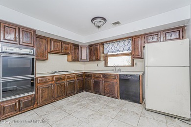 Welcome to 233 Eylandt St! This spacious 2-family home is - photo 10