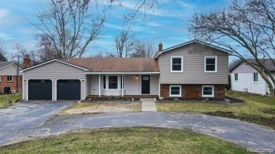 Lake Home Sale Pending in White Lake, Michigan