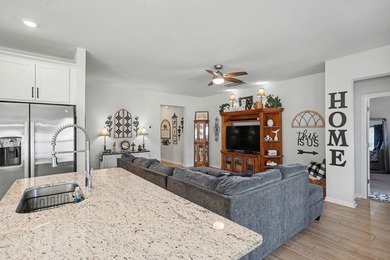 Welcome to your new home in Hidden Pines. DUAL Owner's Suites! - photo 8