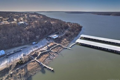 Beautiful 5 acres offering the ideal balance of privacy and - photo 4