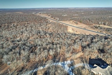 Beautiful 5 acres offering the ideal balance of privacy and - photo 5