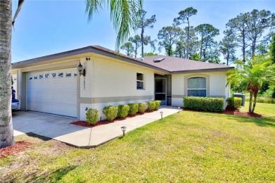 Lake Townhome/Townhouse For Sale in Sebring, Florida