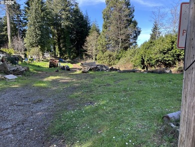 Country property nearly 1 acre! Looking to get out of town and - photo 1