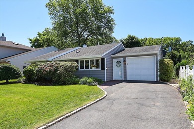 Charming one-level ranch offering easy living and modern - photo 1