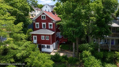 Welcome to this unique historic turn-of-the-century colonial - photo 3