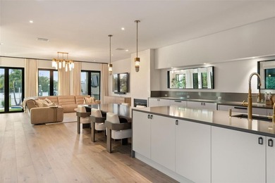 Completely redesigned luxury waterfront residence on prestigious - photo 3