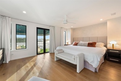 Completely redesigned luxury waterfront residence on prestigious - photo 4