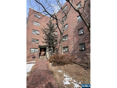 Beautifully Renovated Bright and Spacious South Facing 1-bedroom