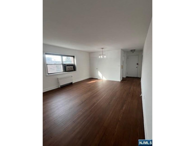 Beautifully Renovated Bright and Spacious South Facing 1-bedroom