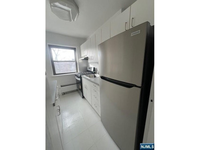 Beautifully Renovated Bright and Spacious South Facing 1-bedroom
