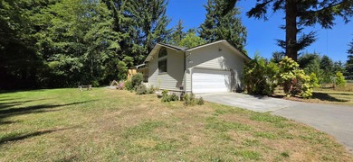 2 bedroom, 2 bath home on a spacious 1-acre lot in a peaceful - photo 19