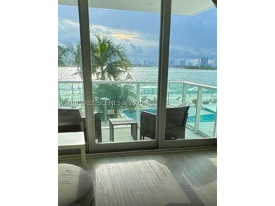 DIRECT BAY VIEW, Bright and Spacious, FULLY RENOVATED Studio - photo 3