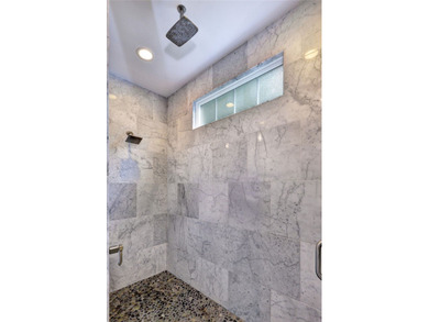Unbelievable new price and  opportunity! Step into this stunning - photo 26