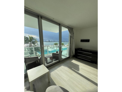 DIRECT BAY VIEW, Bright and Spacious, FULLY RENOVATED Studio - photo 8