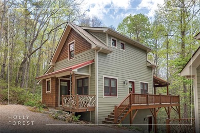 Nestled at the end of a quiet cul-de-sac in Sapphire Valley - photo 2